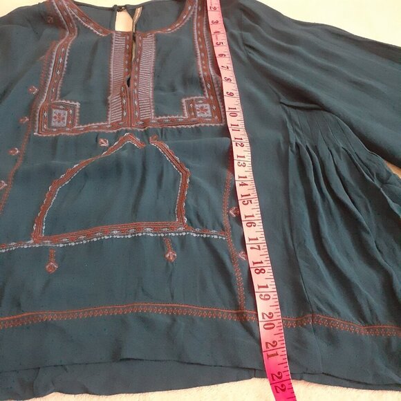 Twelfth Street by Cynthia Vincent Women's Size M Dark Blue Embroidered Boho Top - Picture 14 of 16